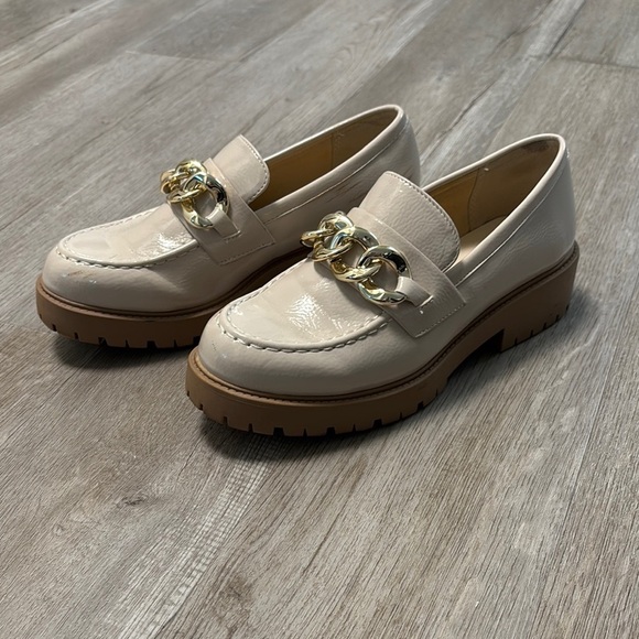 Women's Cream Loafers with Gold Chain - Picture 1 of 4